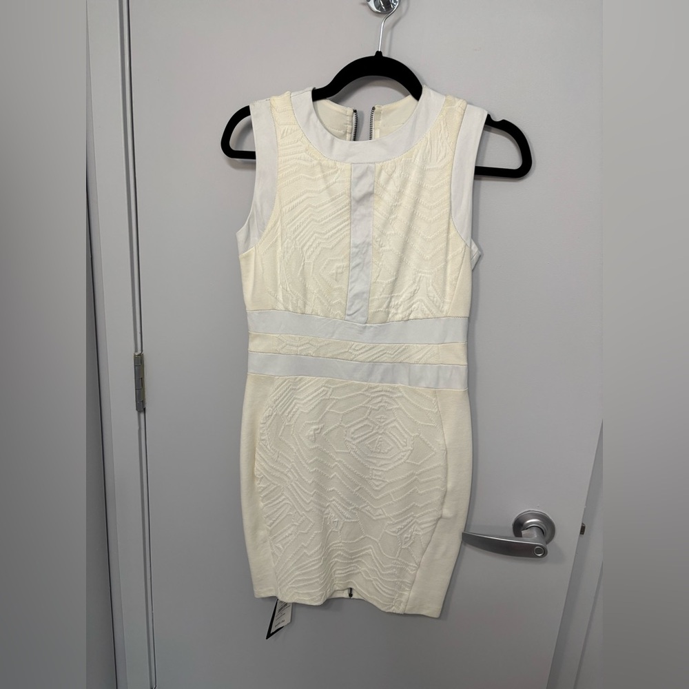 NWT: LaPina by David Helwani Off-White Sleeveless Textured Mini Shift Dress